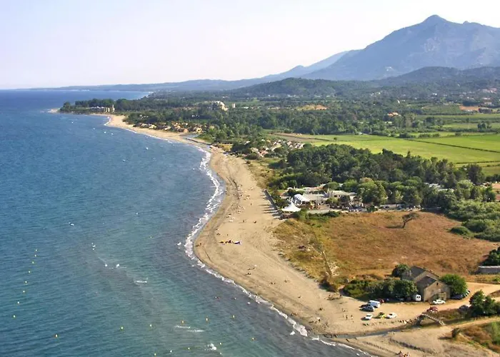 La Corse Turquoise Et Sable Fin